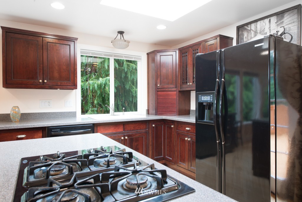 8530 184th Street Southwest Edmonds, WA 98026 - Photo 8 of 22 Gallery Image 8