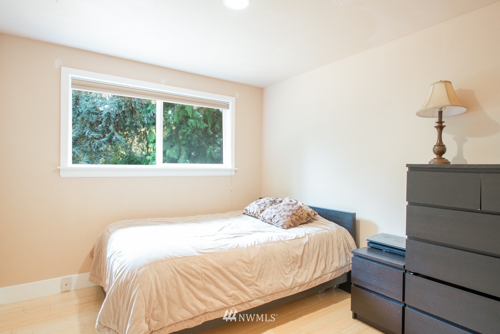 8530 184th Street Southwest Edmonds, WA 98026 - Photo 9 of 22 Gallery Image 9