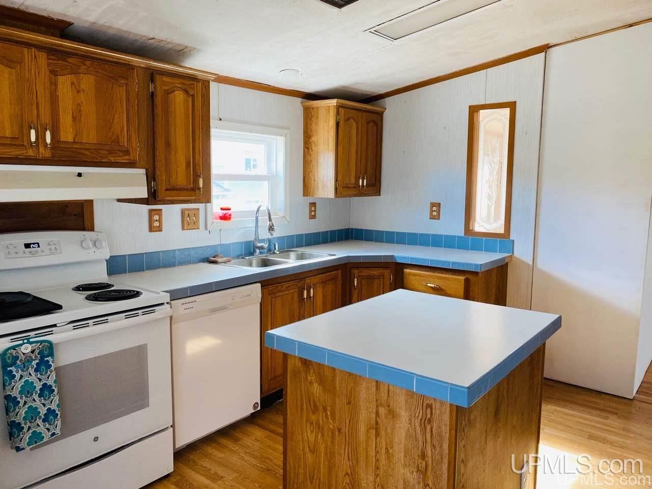 719 East Ridge Street Ishpeming, MI 49849 - Photo 2 of 25 Gallery Image 2