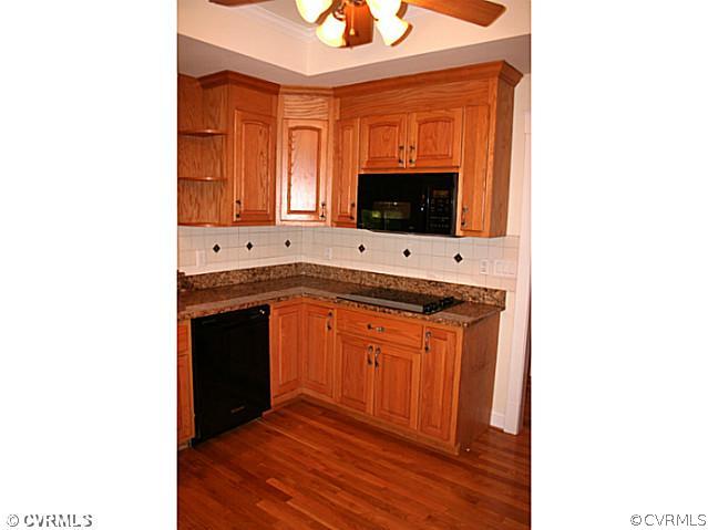1024 Schroeder Road Powhatan, VA 23139 - Photo 10 of 24 Kitchen - The black appliances provide a sleek loo