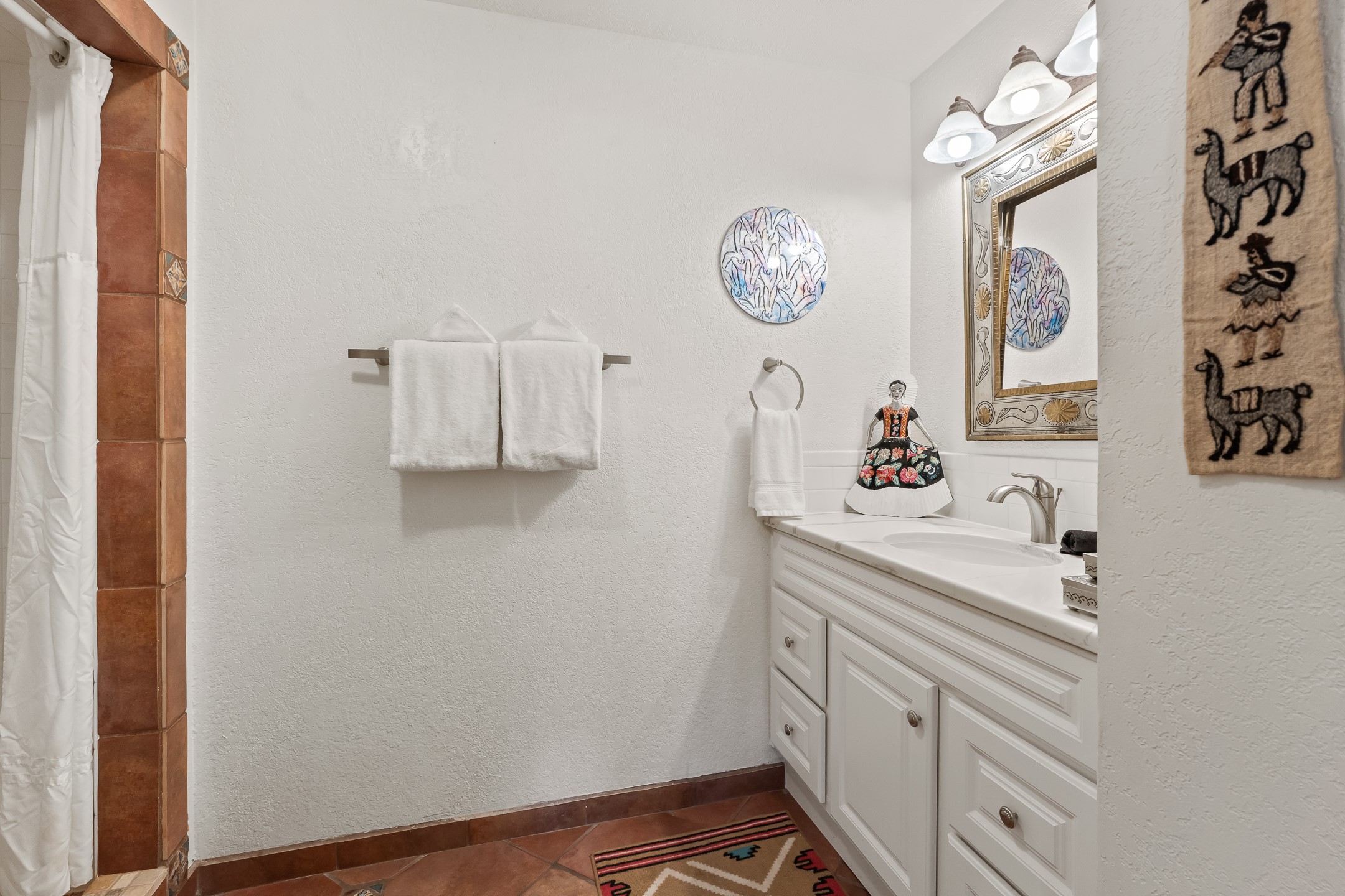 320 Artist Road, Unit 93 Santa Fe, NM 87501 - Photo 21 of 40 Guest bathroom