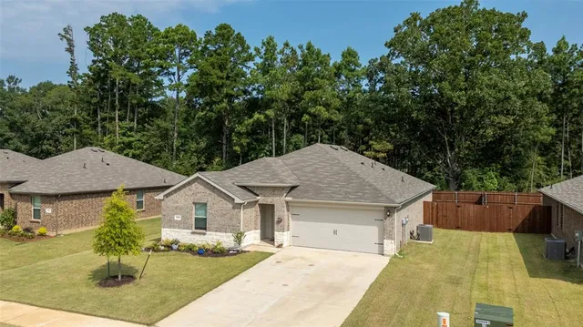 $249,900 | 603 E River, Chandler, TX 75758