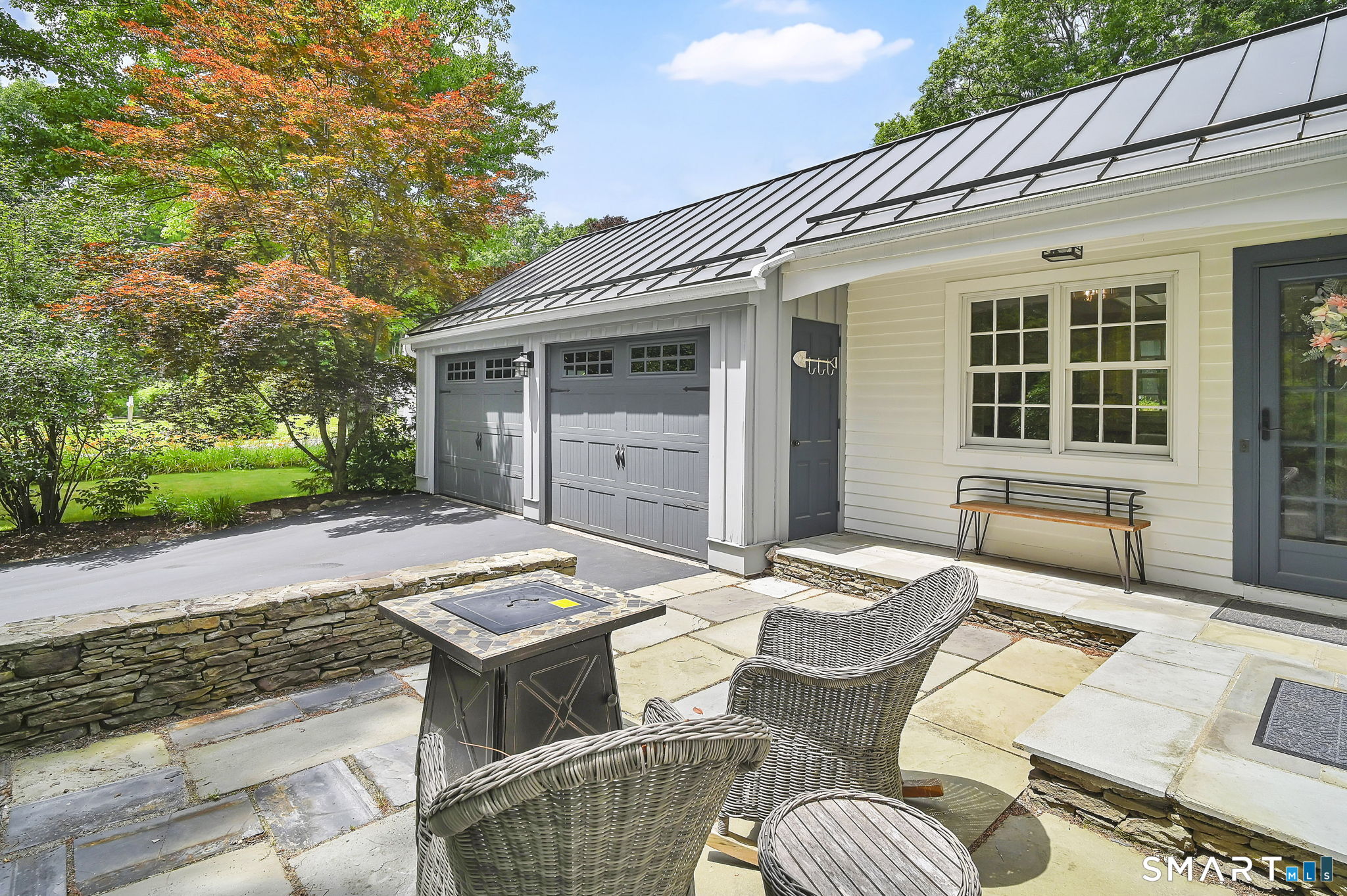 8 Virginia Lane Simsbury, CT 06070 - Photo 3 of 38