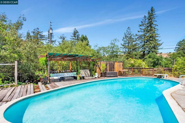 $1,399,000 | 92 Gaywood Place, Moraga, CA 94556