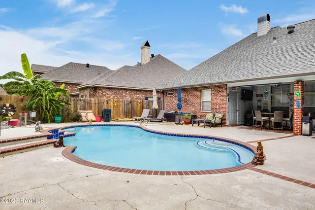 $405,000 | 102 Lockeport Circle, Lafayette, LA 70508