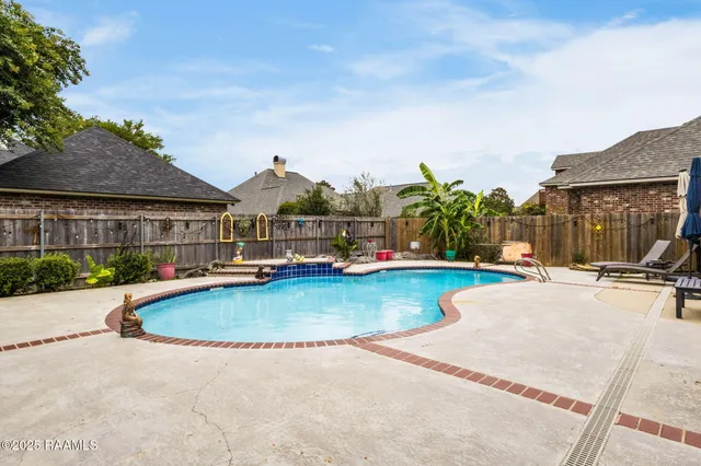 $405,000 | 102 Lockeport Circle, Lafayette, LA 70508