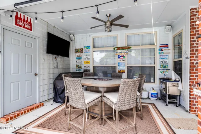 $405,000 | 102 Lockeport Circle, Lafayette, LA 70508