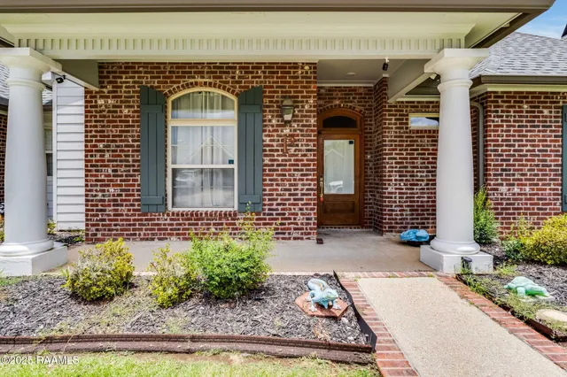 $405,000 | 102 Lockeport Circle, Lafayette, LA 70508