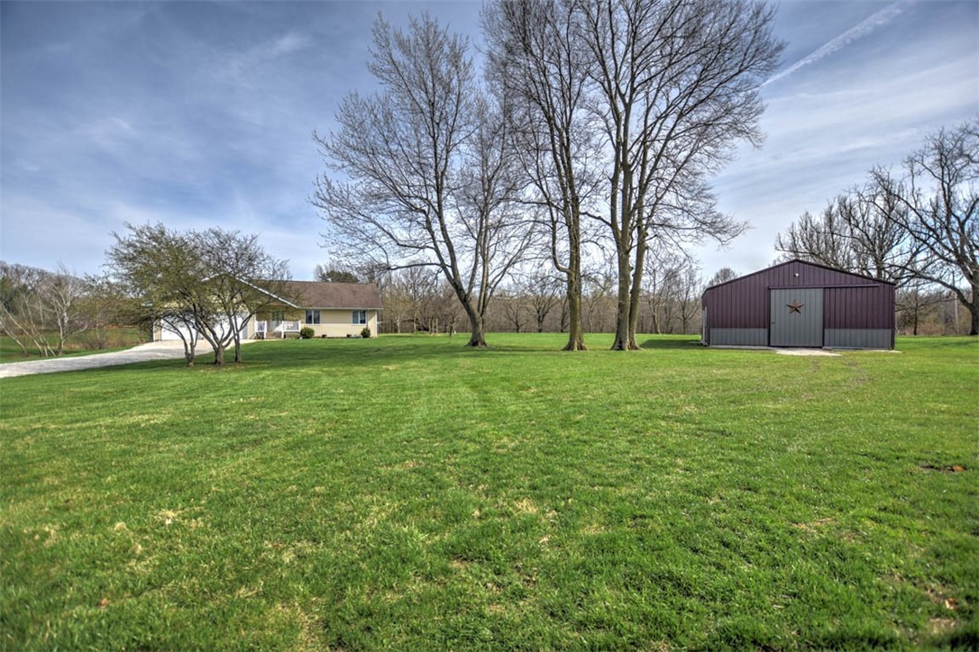 2204 East 1800 North Road Moweaqua, IL 62550 - Photo 2 of 48