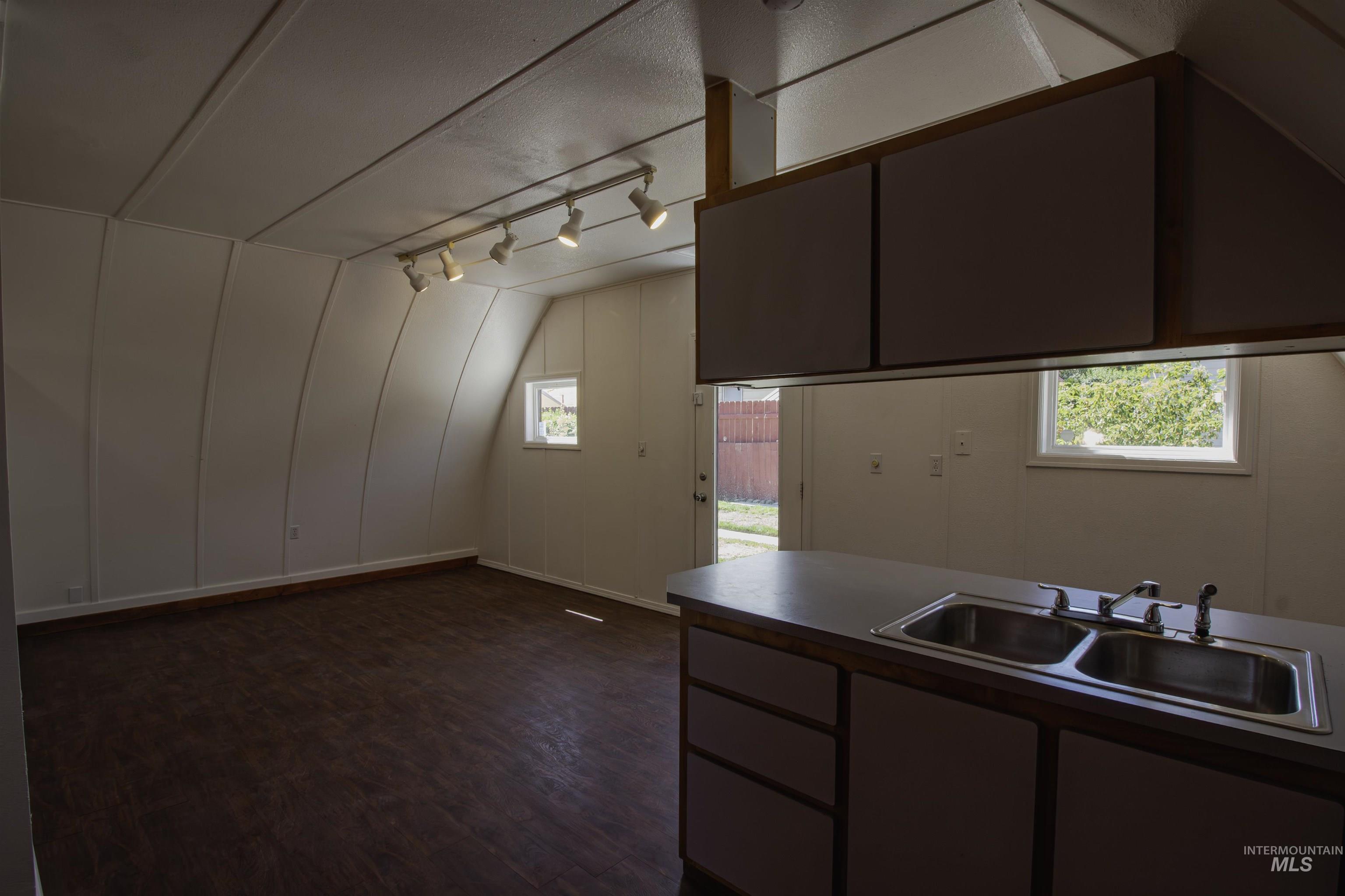 161 Southeast 5th Avenue Ontario, OR 97914 - Photo 14 of 41 Great space for your business, craft area, etc