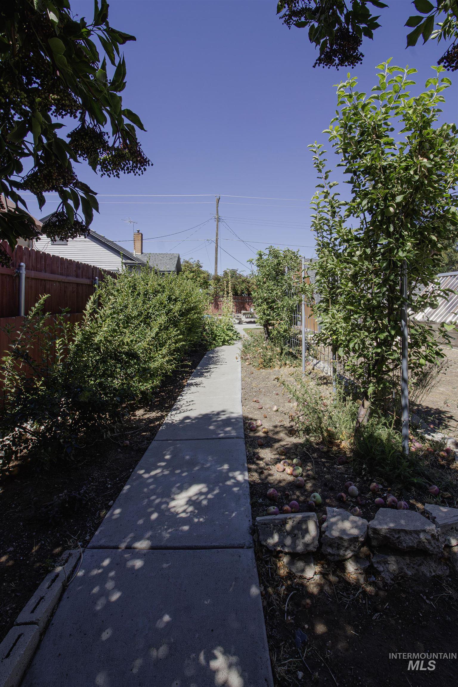 161 Southeast 5th Avenue Ontario, OR 97914 - Photo 30 of 41 View of road