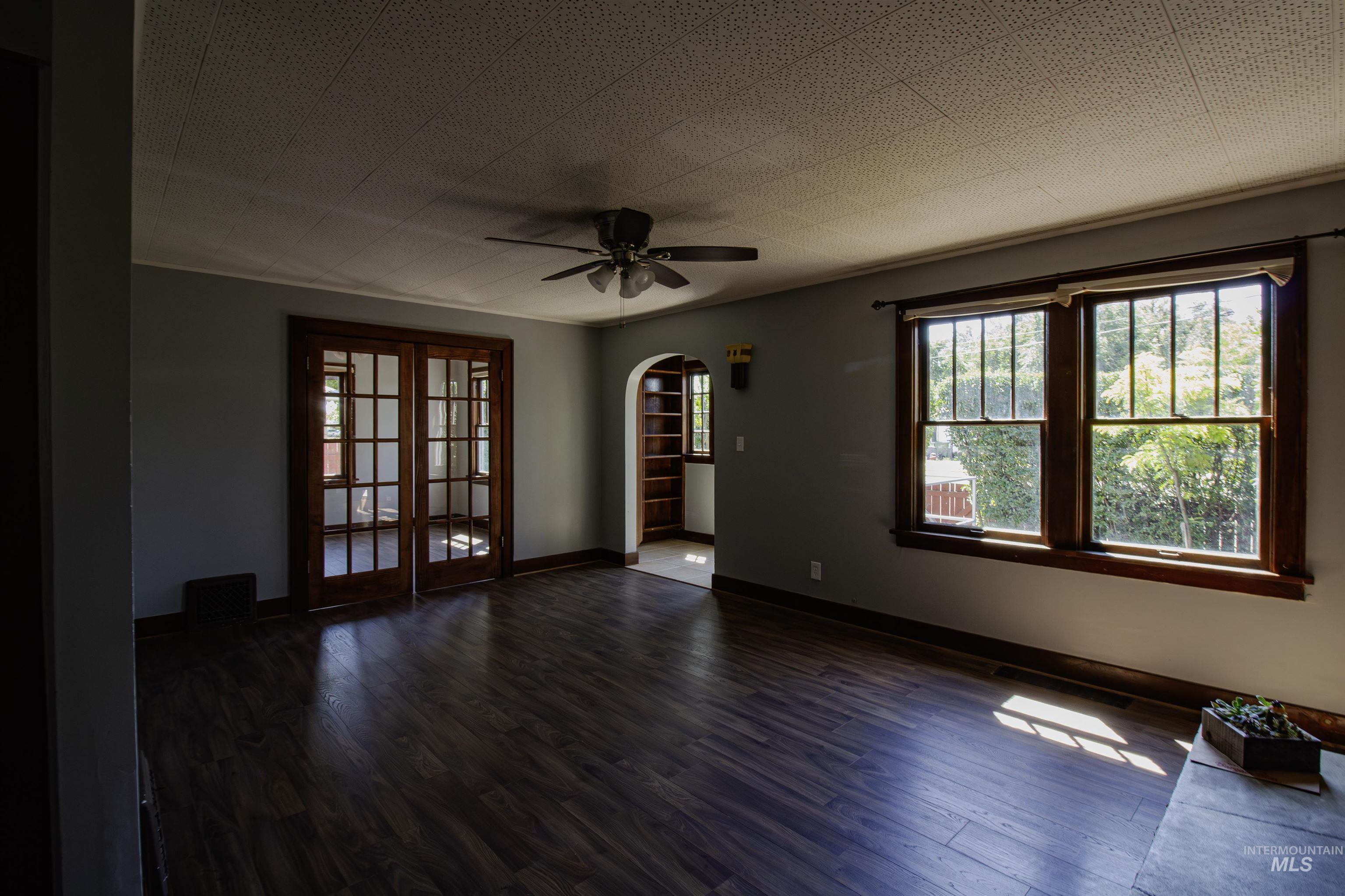 161 Southeast 5th Avenue Ontario, OR 97914 - Photo 38 of 41 Spare room with dark wood-type flooring, arched walkways, and a ceiling fan