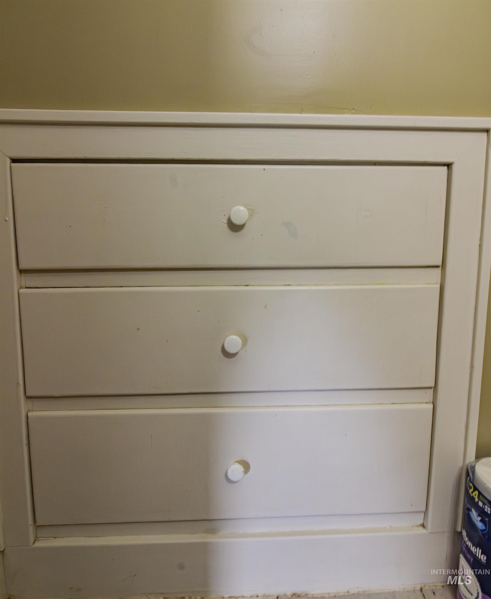 161 Southeast 5th Avenue Ontario, OR 97914 - Photo 8 of 41 Built-in drawers in the bathroom