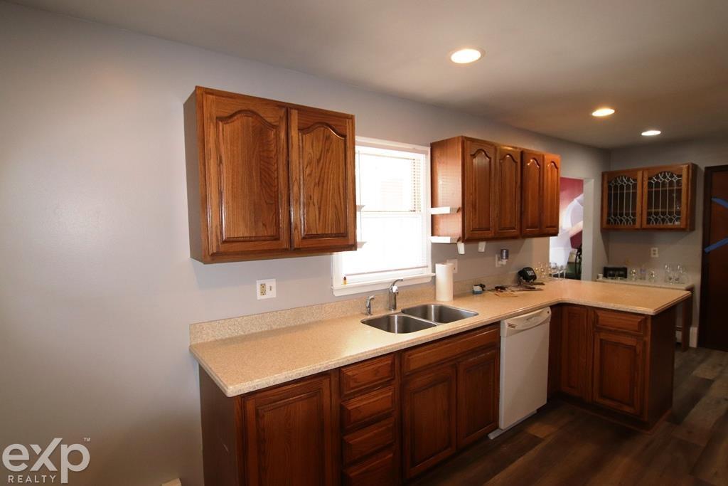 60 Riverside Drive Mount Clemens, MI 48043 - Photo 7 of 24 50199718-f0f6bd0b-740b-4904-9263-b98a8d78e947.JPG
