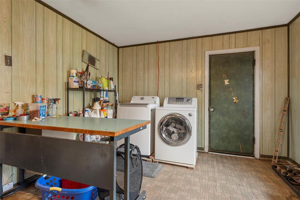 812 Hubert Street Waco, TX 76704 - Photo 16 of 22 a utility room with dryer and washer