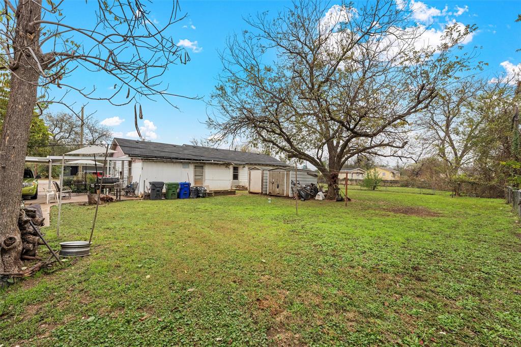 812 Hubert Street Waco, TX 76704 - Photo 4 of 22 a front view of a house with a garden