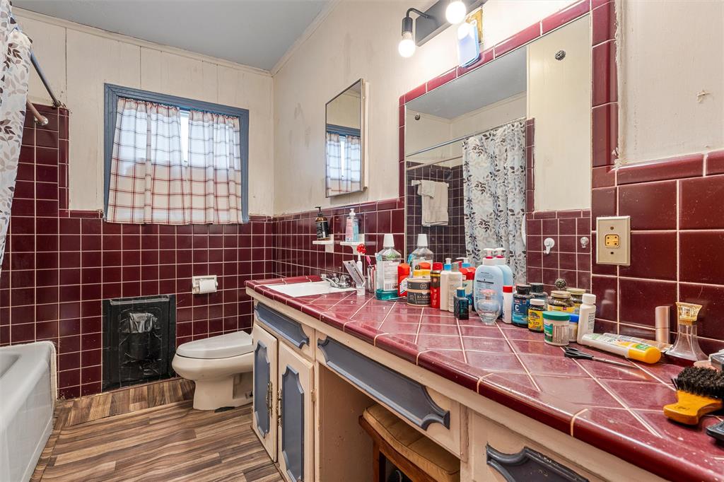 812 Hubert Street Waco, TX 76704 - Photo 8 of 22 a bathroom with a sink a toilet a mirror and shower