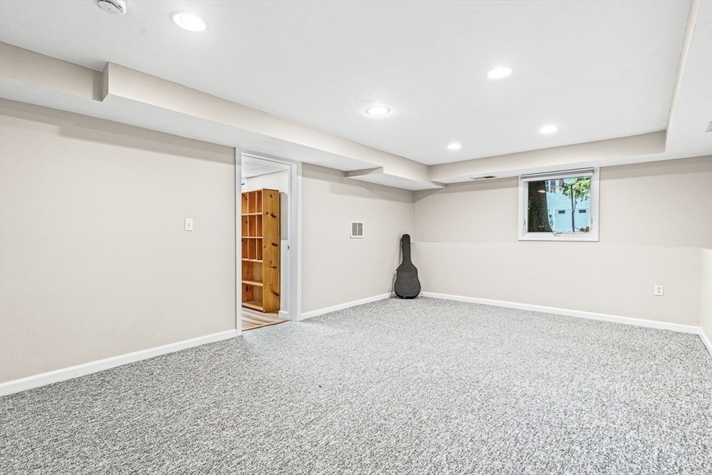 14 Aqueduct Road Wayland, MA 01778 - Photo 19 of 27 Gallery Image 19