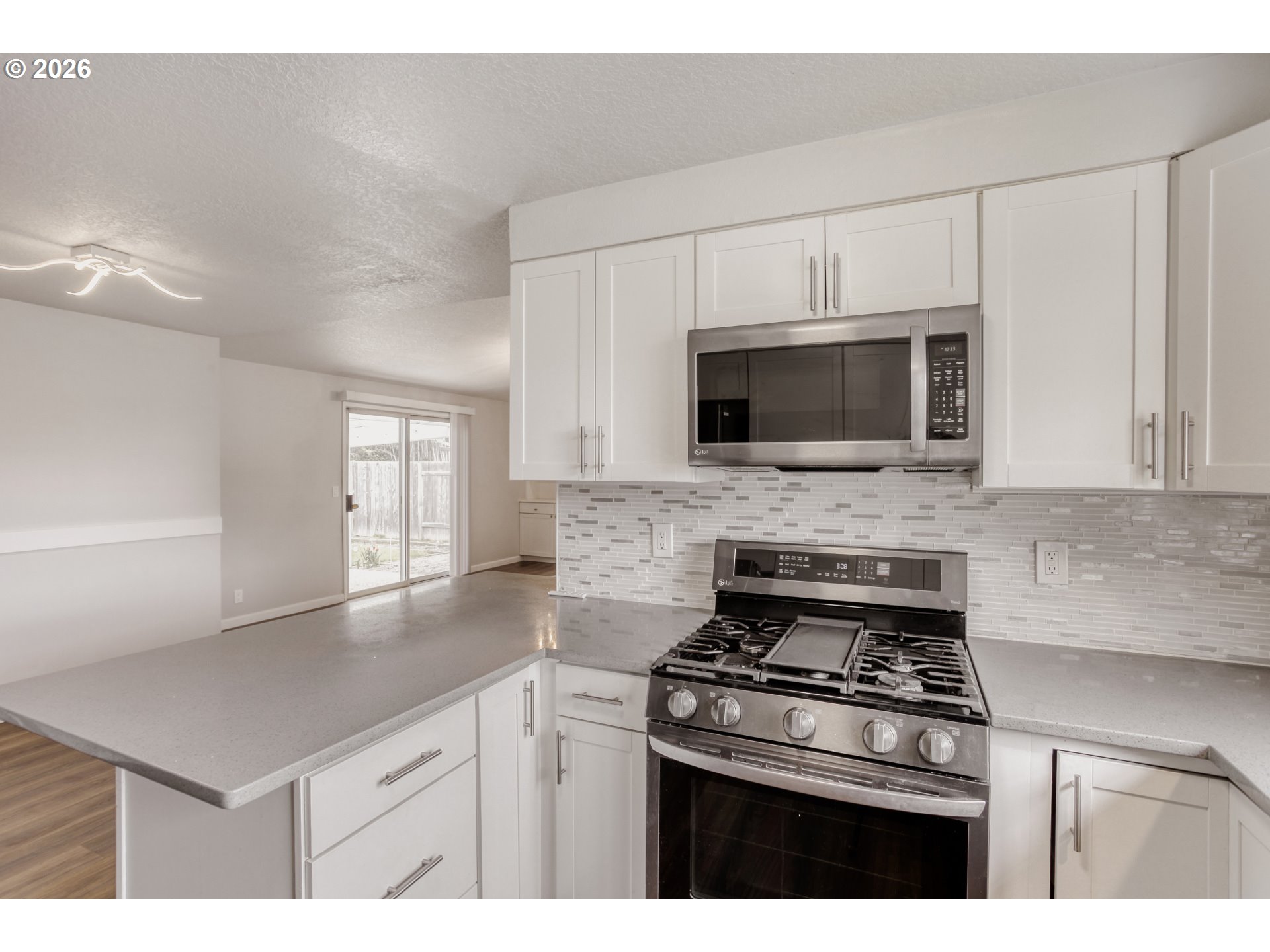 17337 Southwest Pacifica Court Beaverton, OR 97006 - Photo 11 of 26