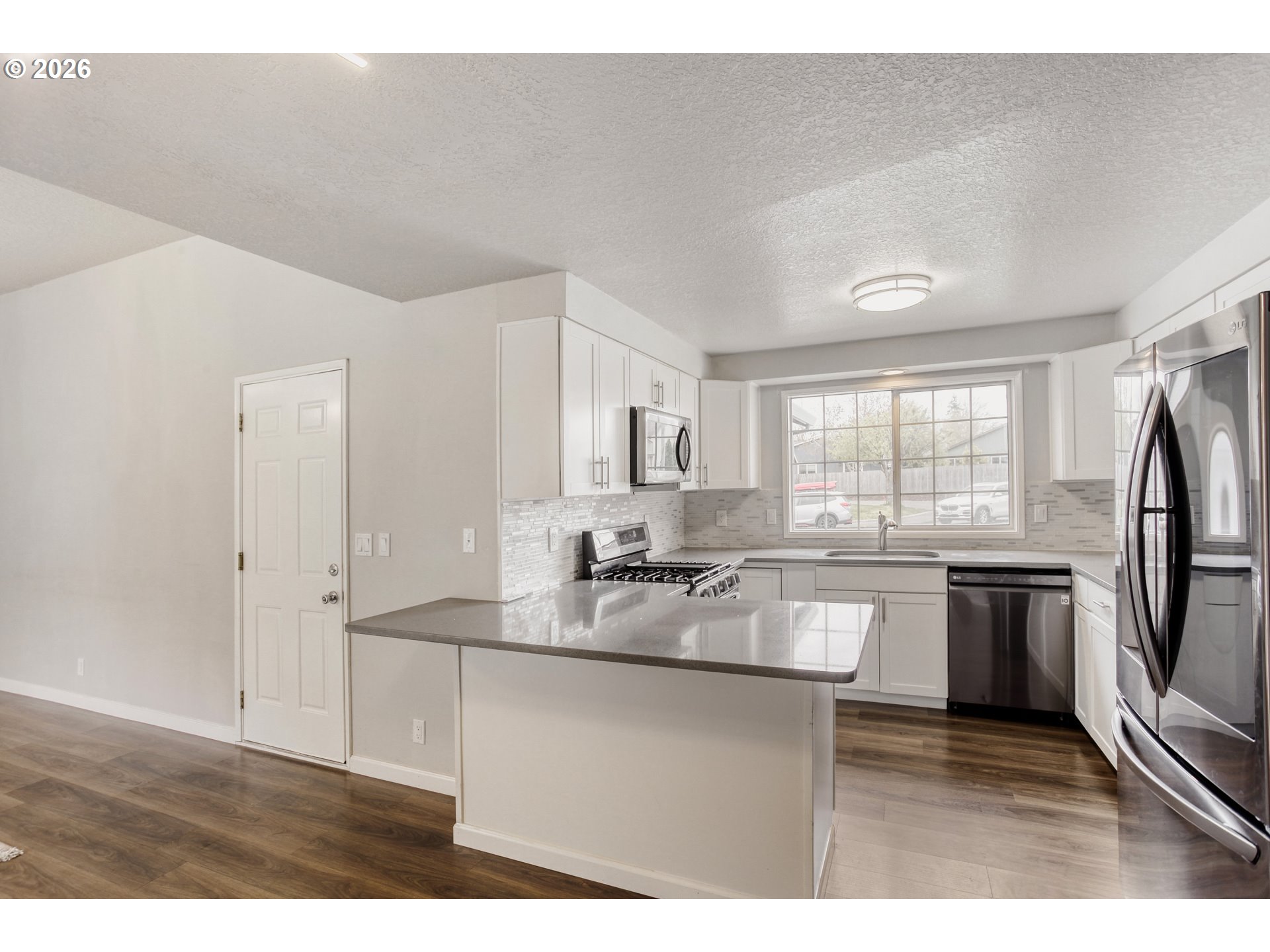 17337 Southwest Pacifica Court Beaverton, OR 97006 - Photo 9 of 26