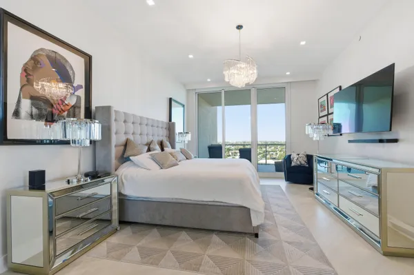 $3,200,000 | 1063 Hillsboro Mile, Unit 807, Pompano Beach, FL 33062