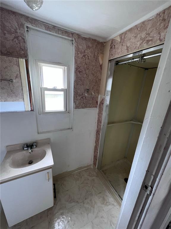 84 Frazier Avenue McKees Rocks, PA 15136 - Photo 8 of 14 a bathroom with a tub and sink