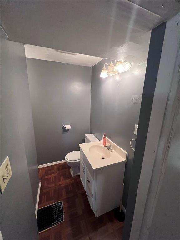 84 Frazier Avenue McKees Rocks, PA 15136 - Photo 10 of 14 a bathroom with a sink toilet and vanity