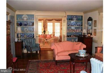 1915 Ridge Road Reisterstown, MD 21136 - Photo 9 of 27 Living Room