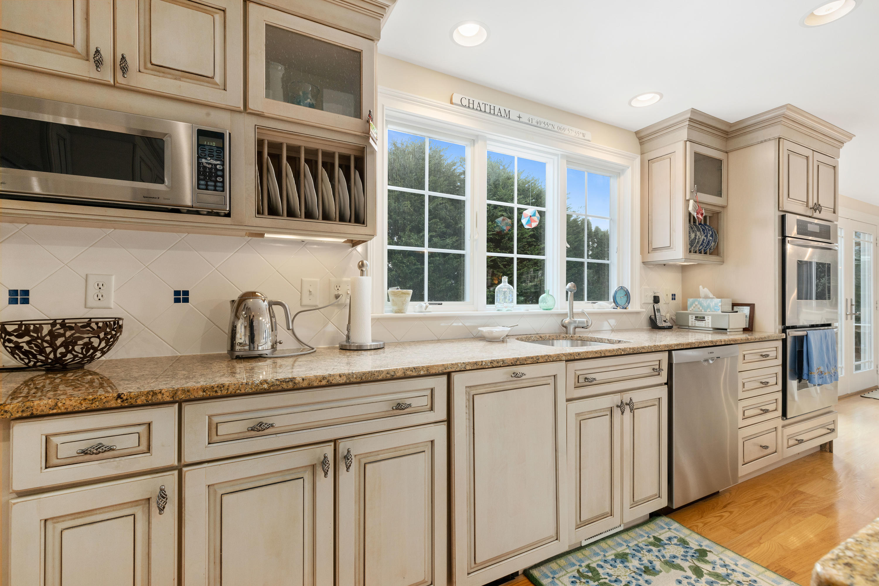 52 Seaview Street Chatham, MA 02633 - Photo 11 of 33 52SeaLR-20