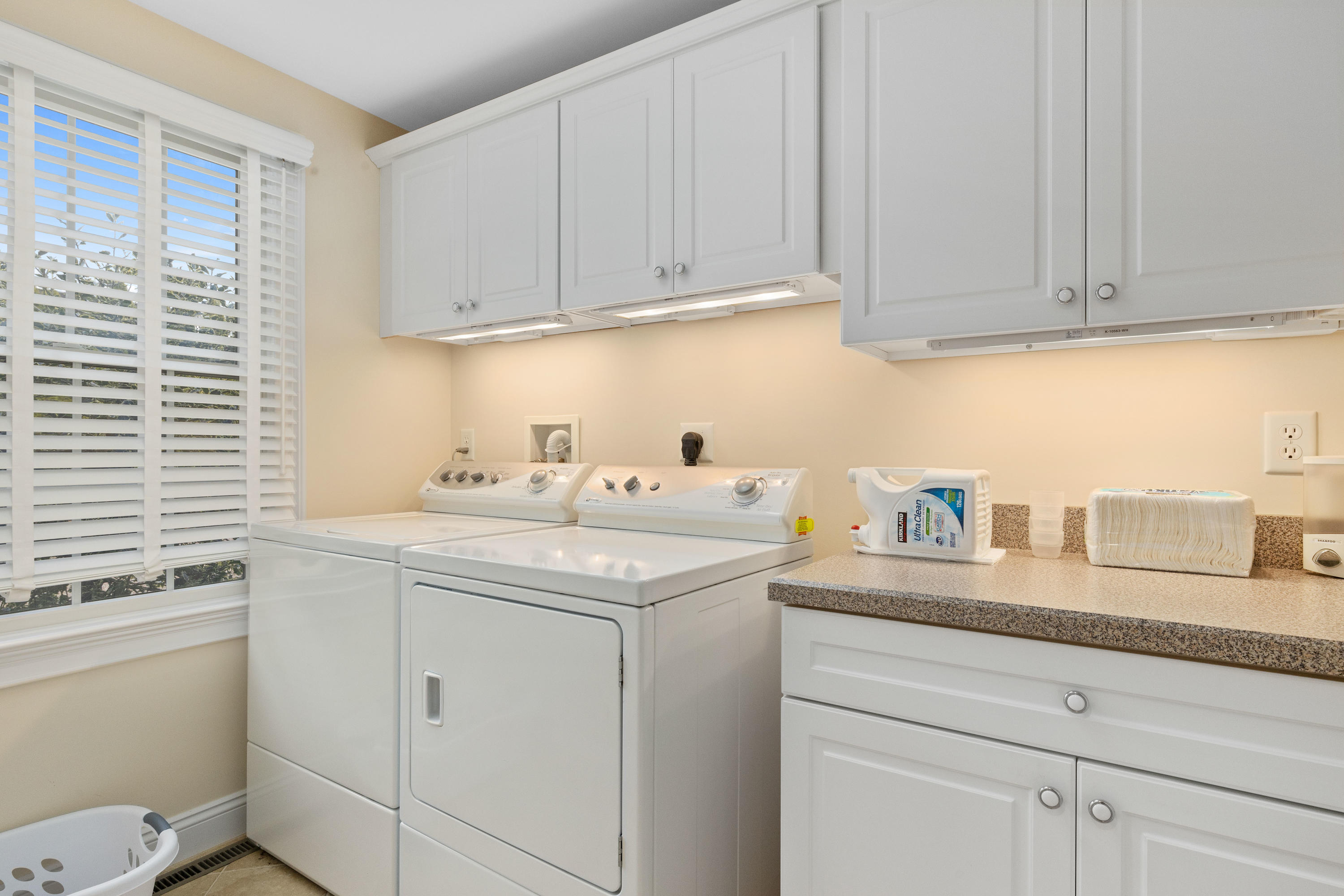 52 Seaview Street Chatham, MA 02633 - Photo 16 of 33 52SeaLR-27