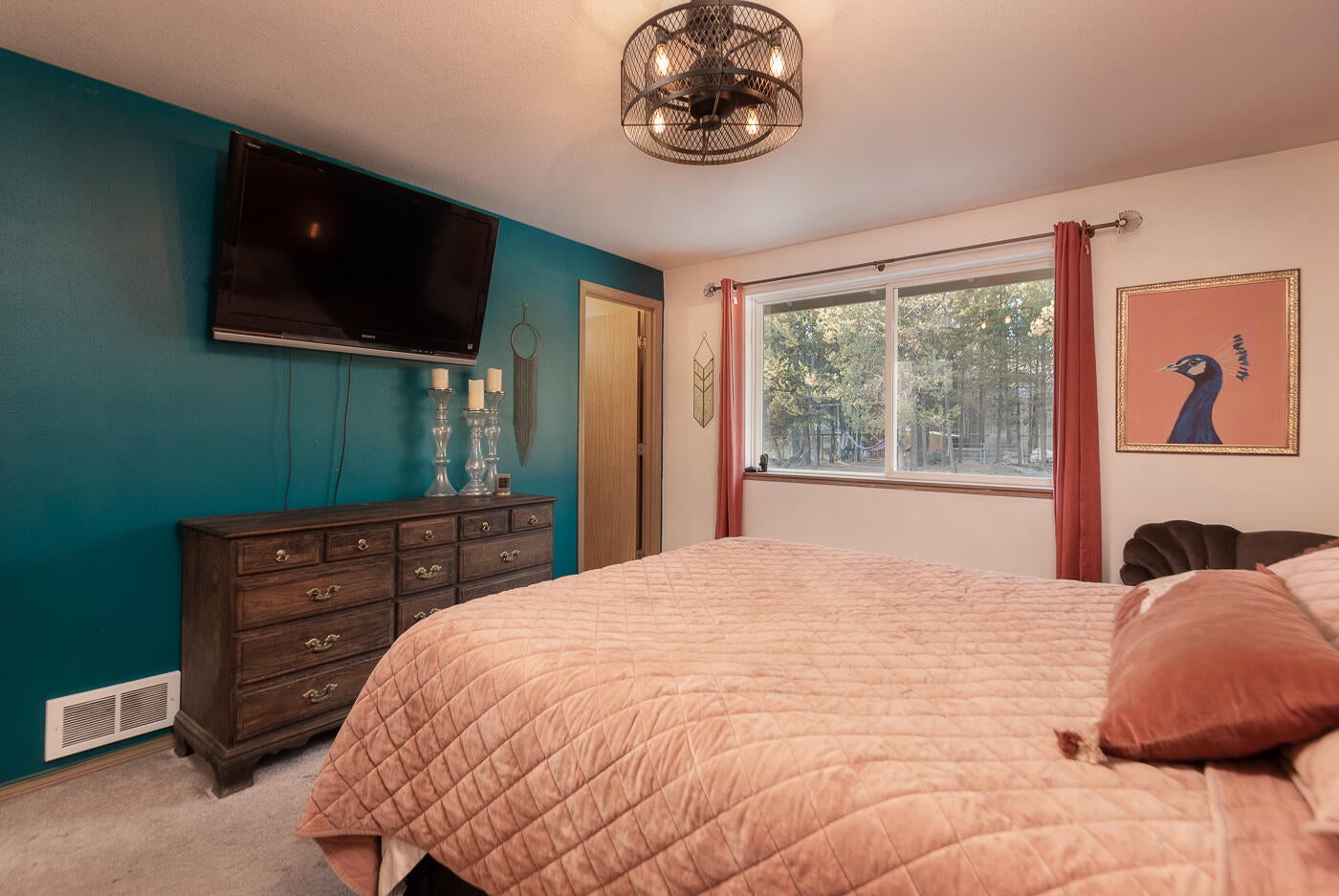 17270 Gadwall Road Bend, OR 97707 - Photo 14 of 30 Primary bedroom with attached bath and walk in closet