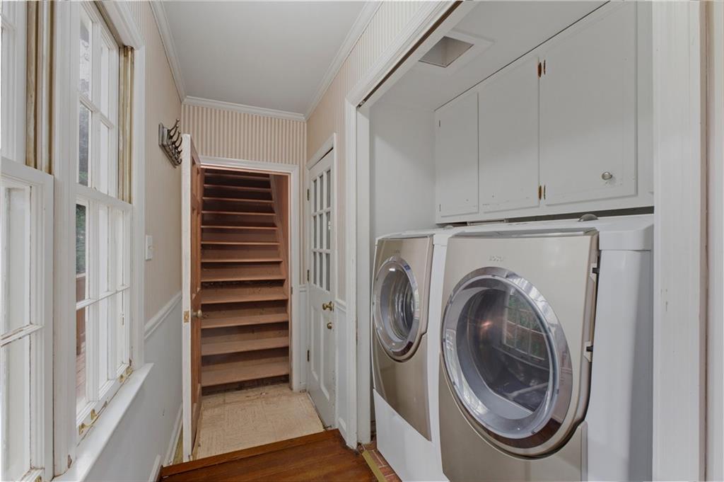 7245 Dunhill Terrace Northeast Atlanta, GA 30328 - Photo 18 of 45 a view of a hallway with washer and dryer
