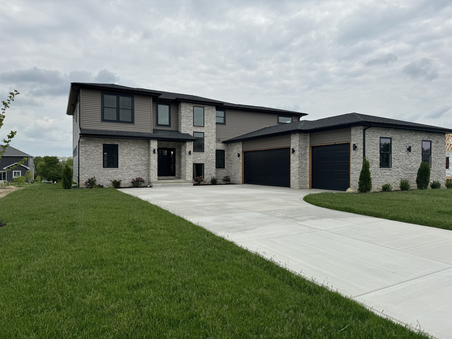 754 Lucano Way Crown Point, IN 46307 - Photo 2 of 19 Gallery Image 2