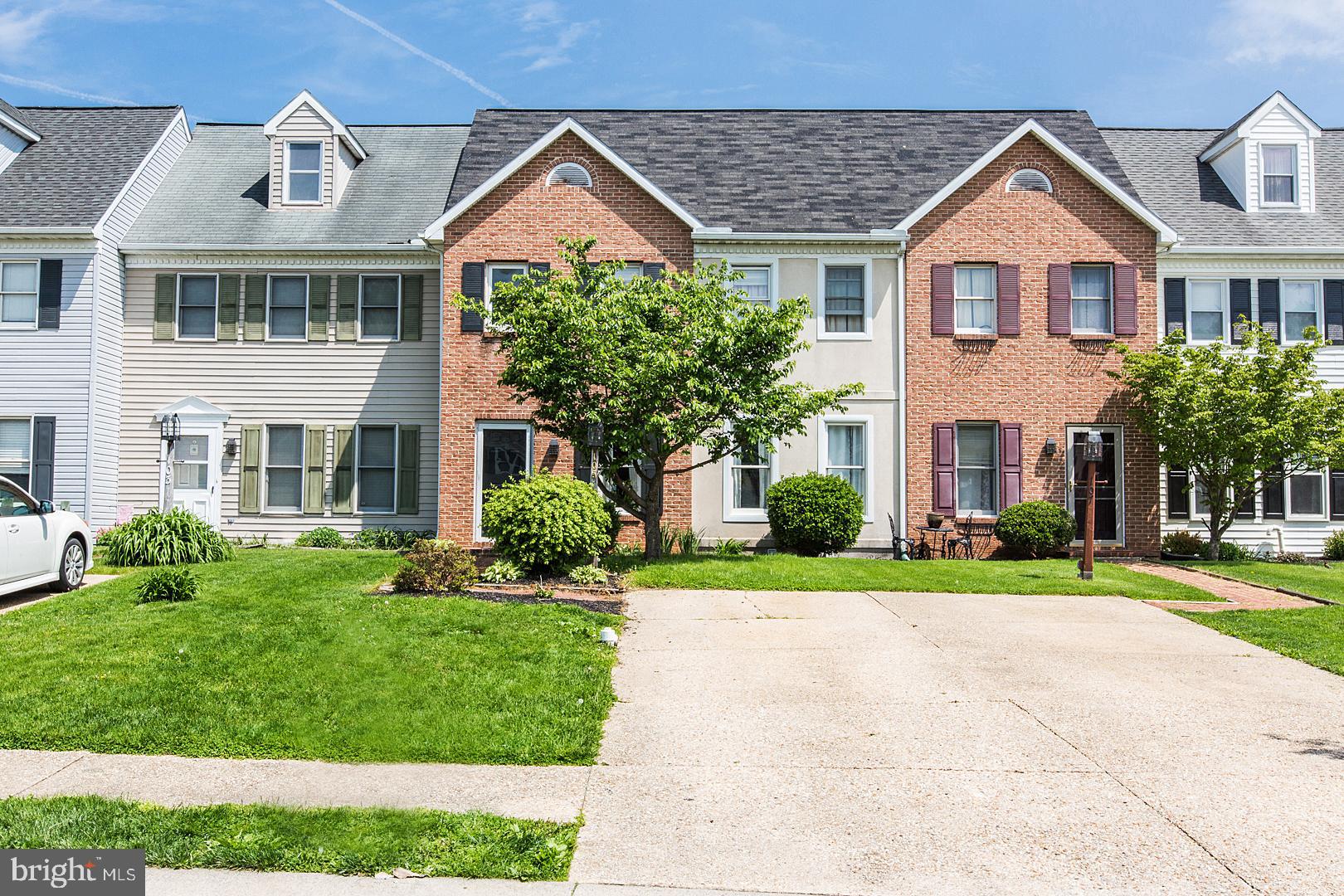 105 Chukar Court Lititz, PA 17543 - Photo 2 of 45