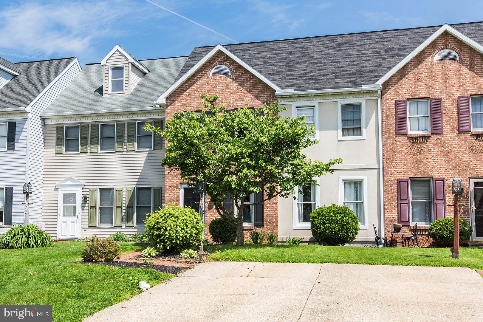 105 Chukar Court Lititz, PA 17543 - Photo 3 of 45