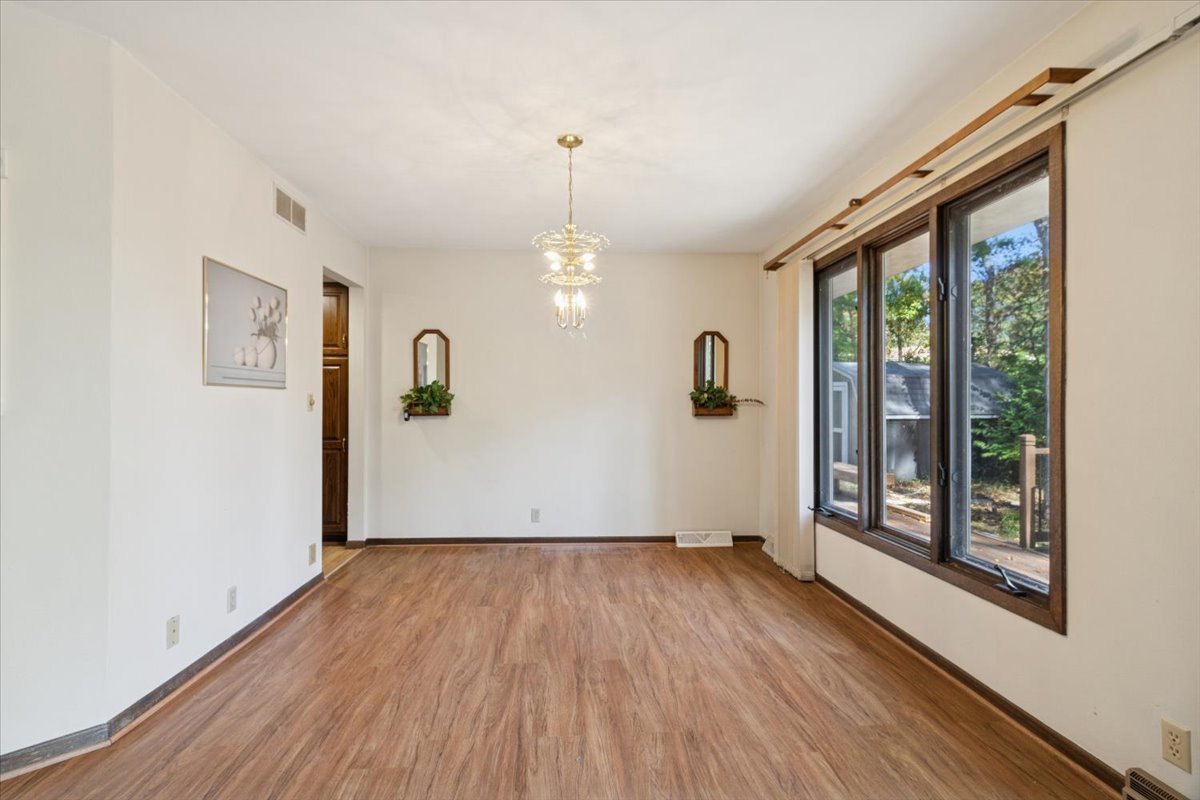 3329 Halverson Court Rockford, IL 61109 - Photo 4 of 31