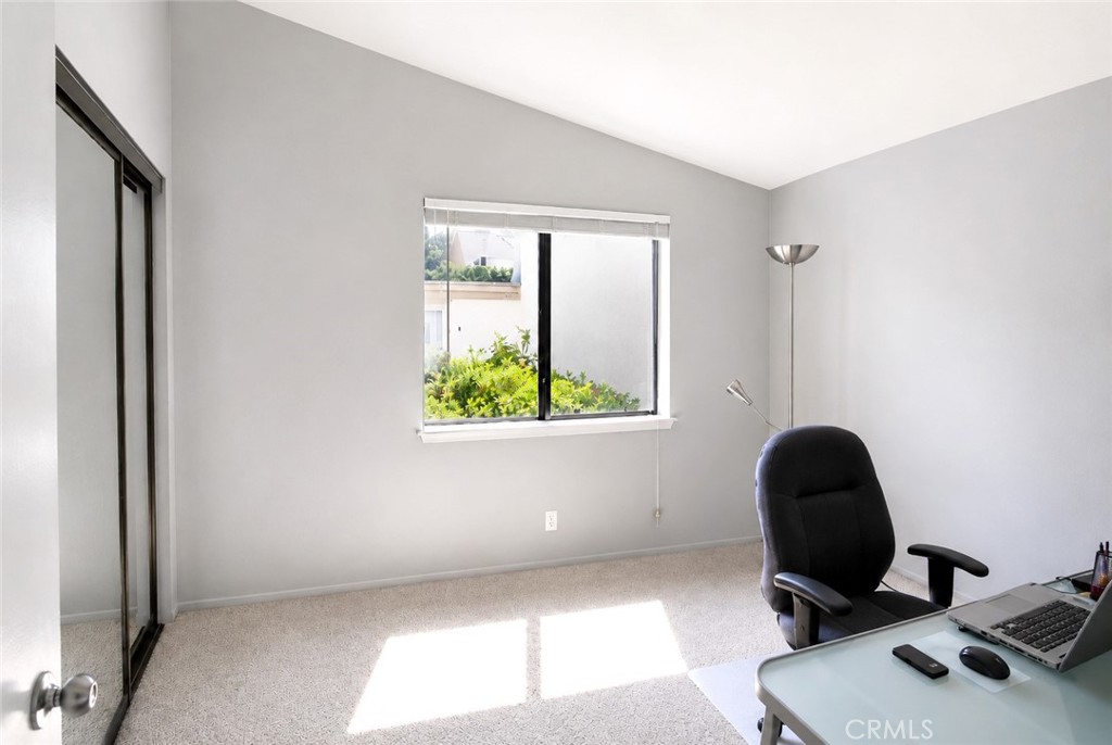 929 Thistlegate Road Oak Park, CA 91377 - Photo 20 of 27 Gallery Image 20