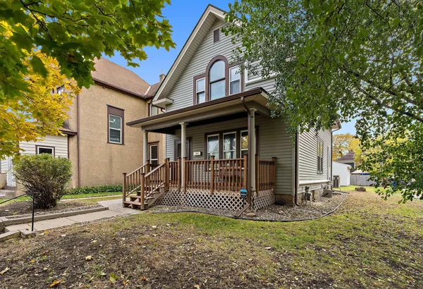 $1,995 | 882 Aurora Avenue, St. Paul, MN 55104