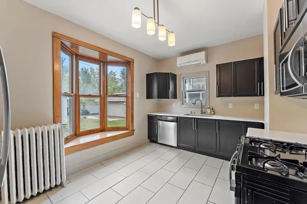 $1,995 | 882 Aurora Avenue, St. Paul, MN 55104
