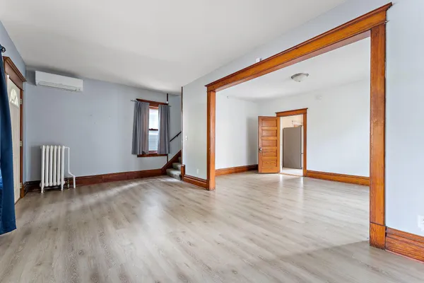 $1,995 | 882 Aurora Avenue, St. Paul, MN 55104