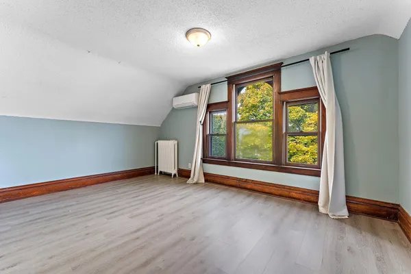 $1,995 | 882 Aurora Avenue, St. Paul, MN 55104