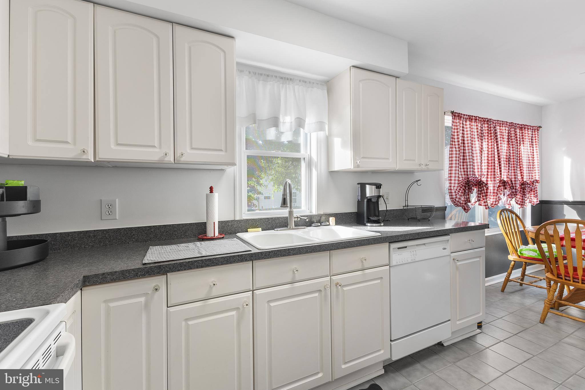 758 210th Street Pasadena, MD 21122 - Photo 16 of 53 Bright Kitchen