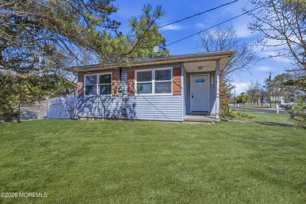 $2,650 | 201 6th Street, Barnegat, NJ 08005