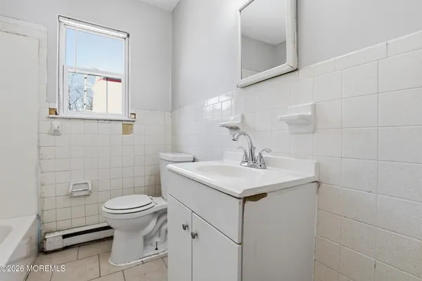 $2,650 | 201 6th Street, Barnegat, NJ 08005