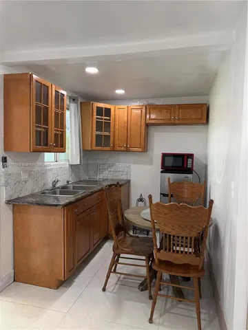 $1,350 | 7511 Farragut Street, Hollywood, FL 33024