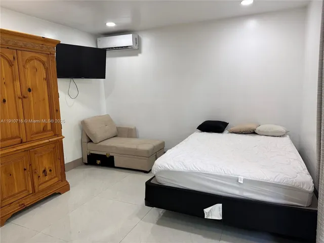 $1,350 | 7511 Farragut Street, Hollywood, FL 33024