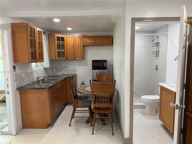 $1,350 | 7511 Farragut Street, Hollywood, FL 33024