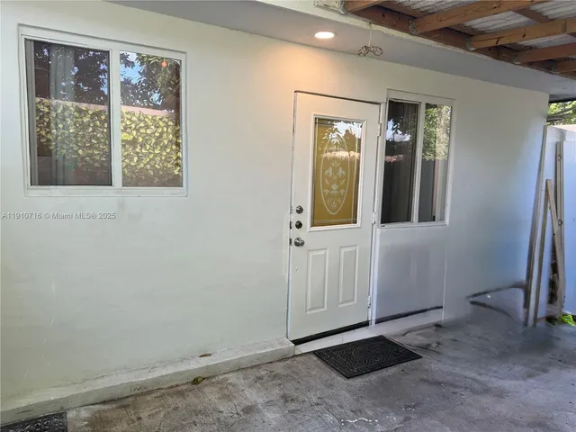 $1,350 | 7511 Farragut Street, Hollywood, FL 33024