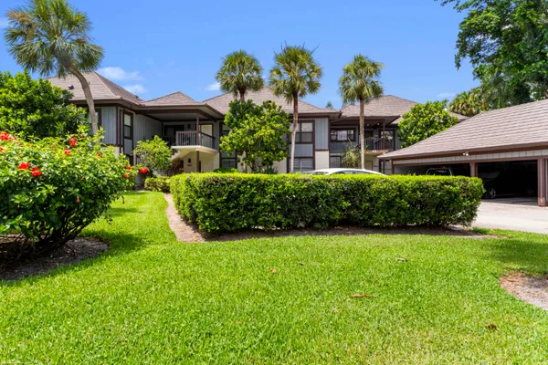 $750,000 | 13329 Polo Club Road, Unit 105, Wellington, FL 33414
