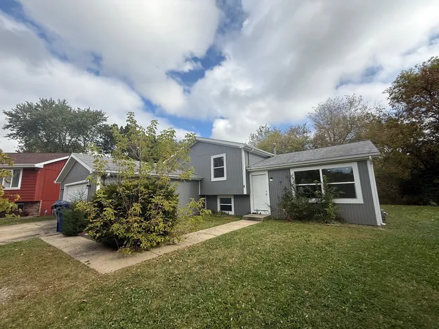 $2,800 | 1301 Lizabeth Lane, Waukegan, IL 60087